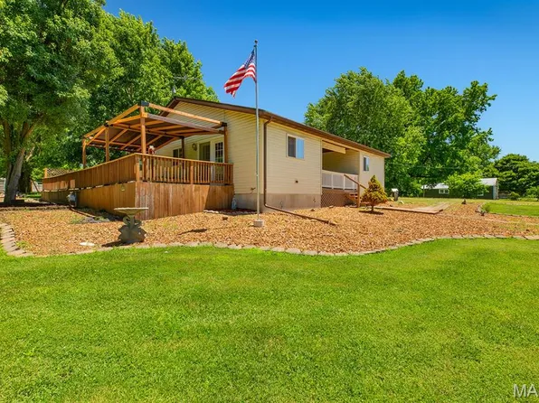 108 S West St, Sorento, IL 62086