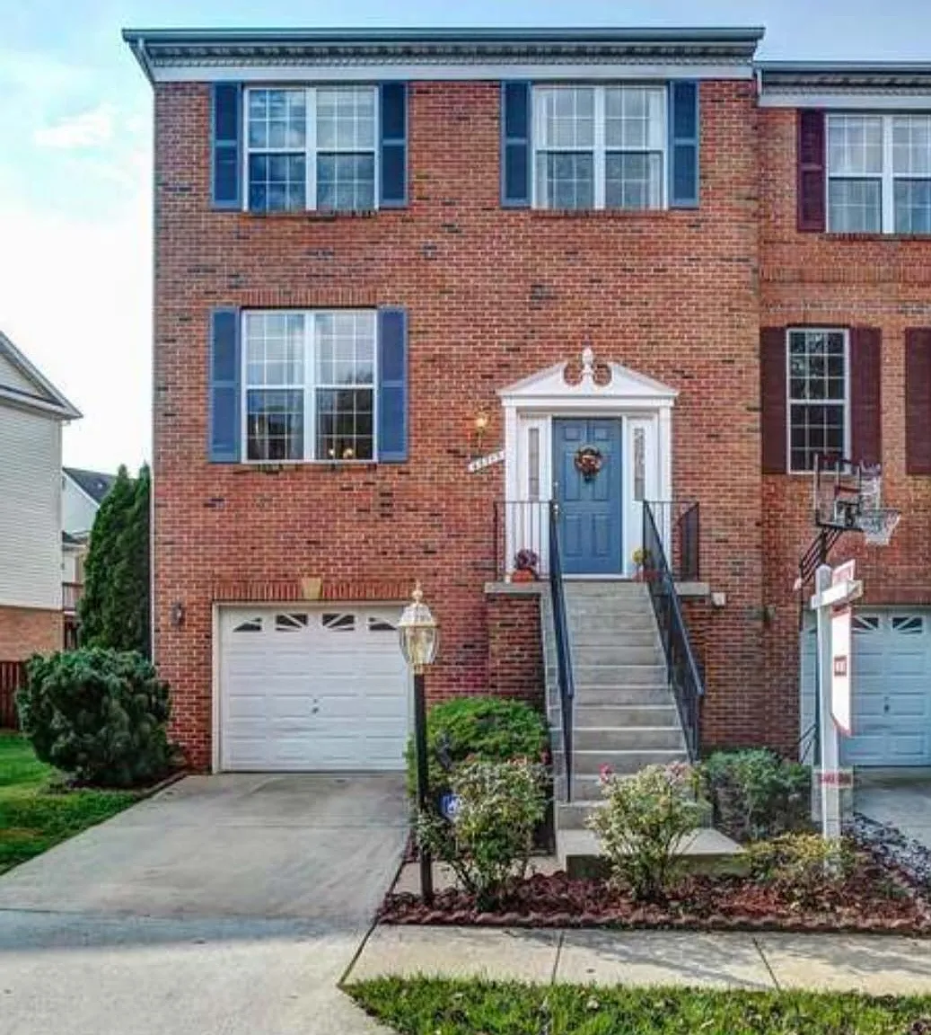 3 bed, 2388 sqft, $3,000 — Photo 1