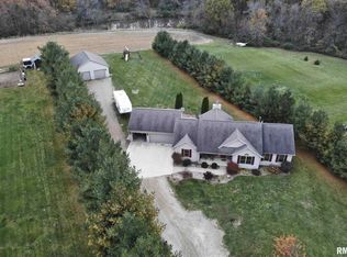 769 Seven Hills Rd, Metamora, IL 61548