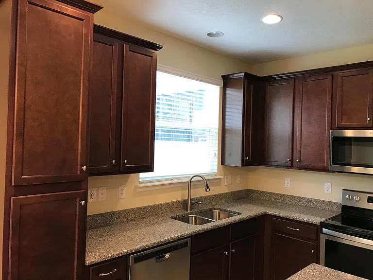 583 Richmond Dr — Photo 7
