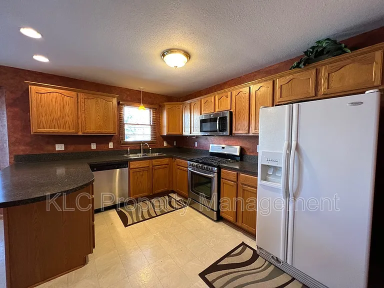 15177 Hawthorn Dr — Photo 8