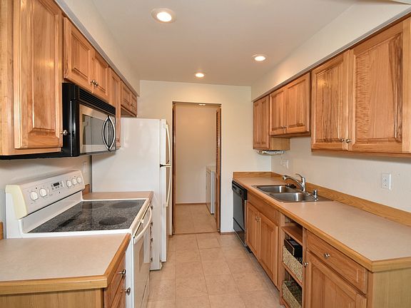 5th image of 7318 N Skyview Pl APT D302