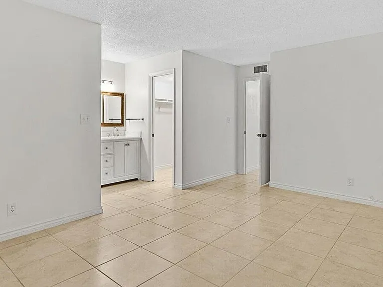 10821 N Military Trl #19 — Photo 8