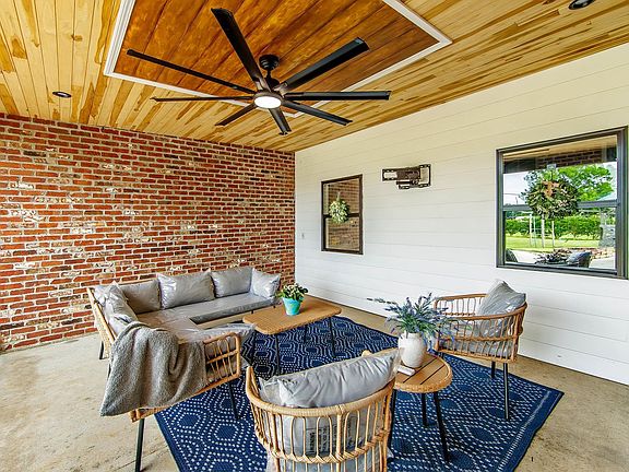 3rd image of 4118 Country Dr