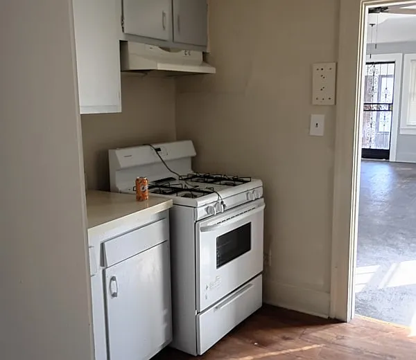 222 S 43rd St — Photo 4