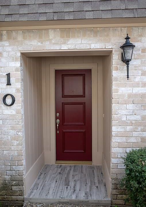 1st image of 10 River Creek Way