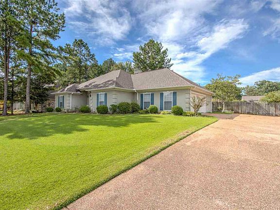 2nd image of 124 Woodlands Green Dr