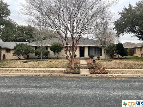 220 Guinevere St, Victoria, TX 77904