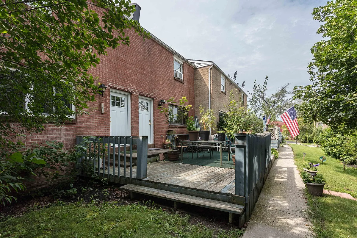 Building Photo - 59-77 Denrose Dr #DR59B