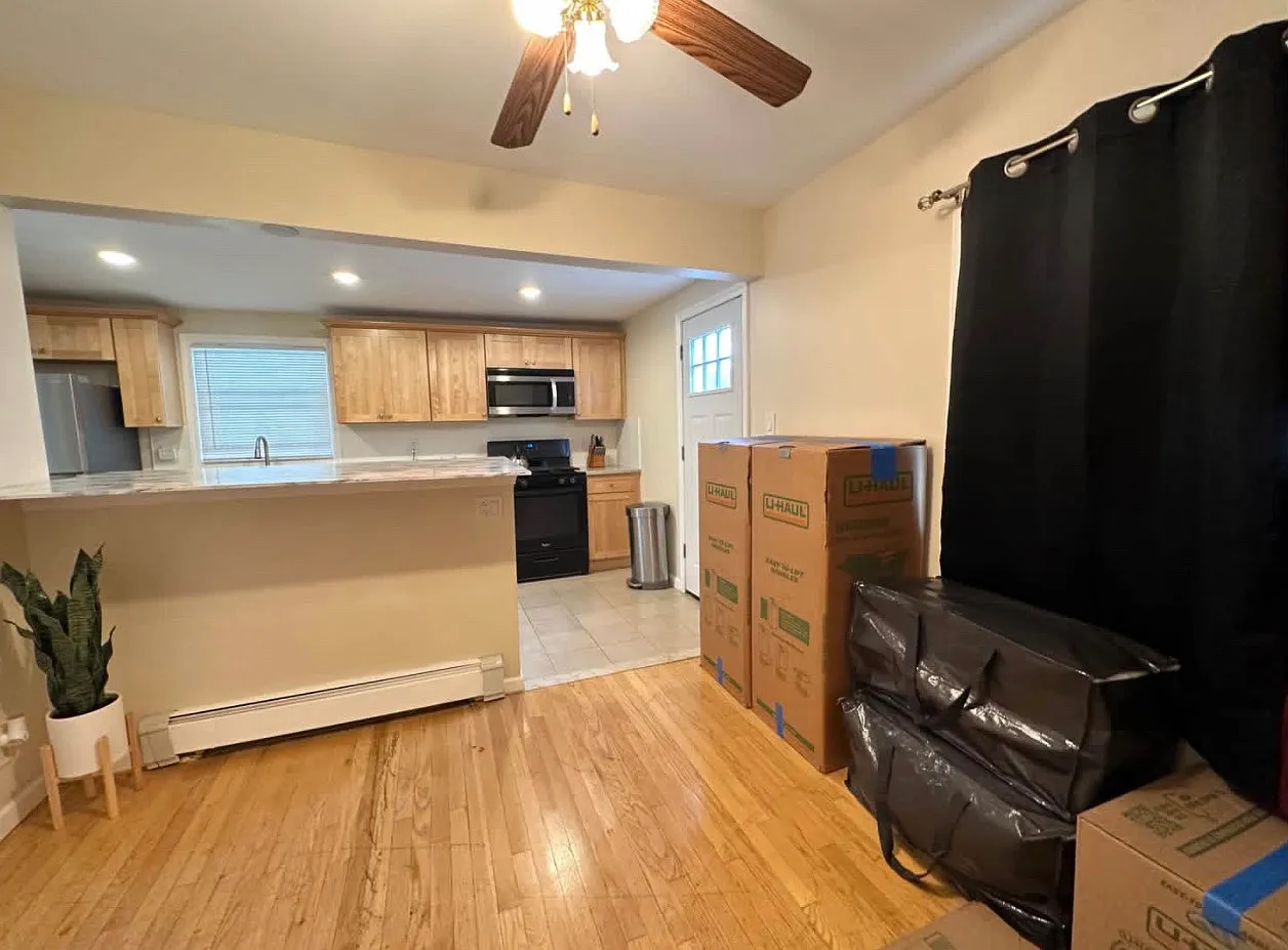 1 bed, 900 sqft, $2,000 — Photo 2
