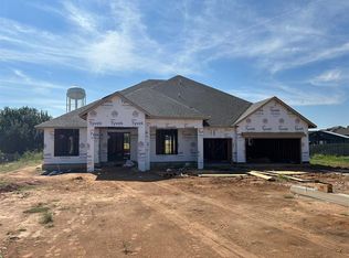9900 Volare Dr, Yukon, OK 73099