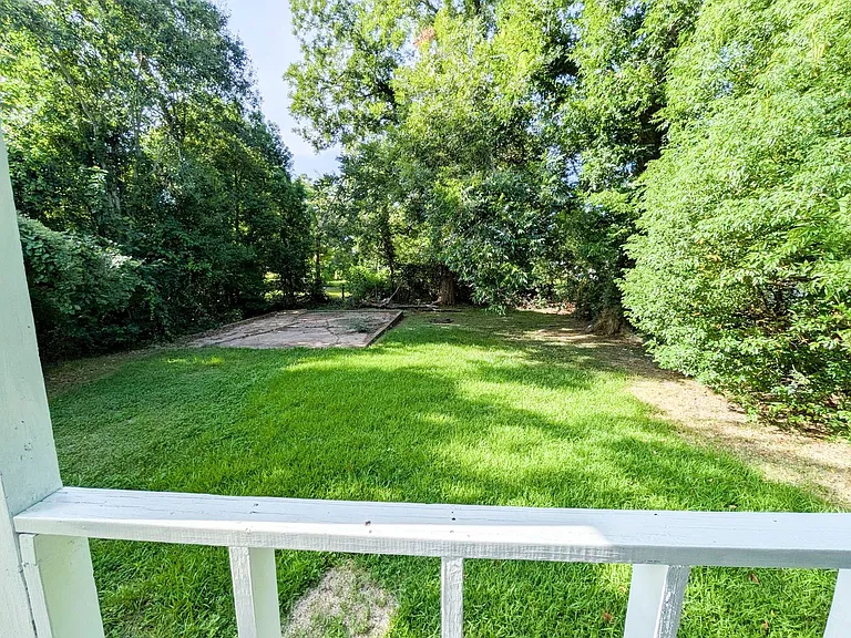 1045 Long Ave — Photo 23