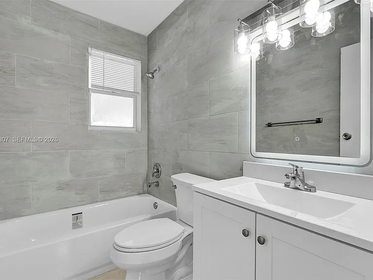 551 NW 30th Ter — Photo 17