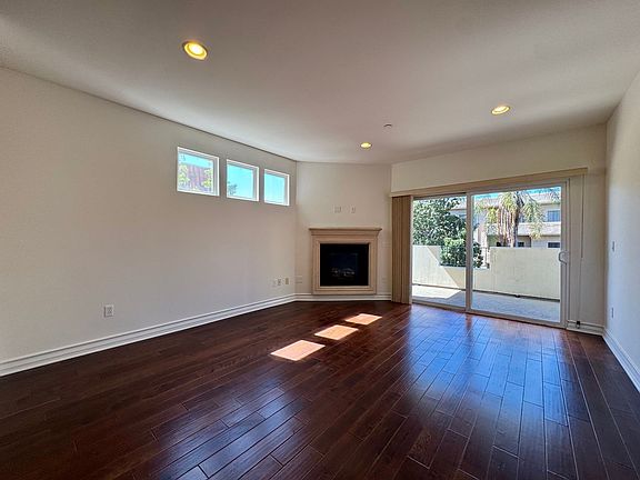 4th image of 1726 S Bentley Ave APT 301