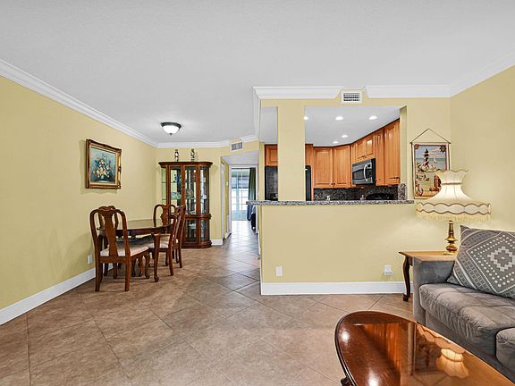 4th image of 9121 Sunrise Lakes Boulevard #106