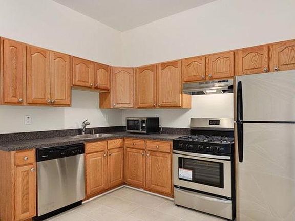 3rd image of 900 W Newport Ave APT 1