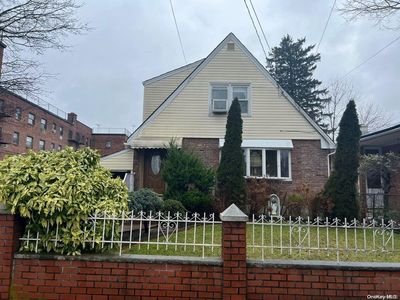 40-40 204th Street, Bayside, NY, 11361