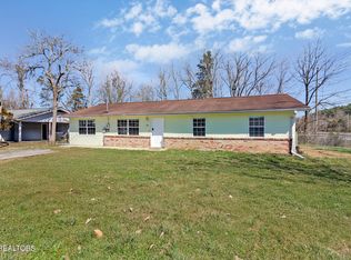 126 Lynwood Ln, Oak Ridge, TN 37830