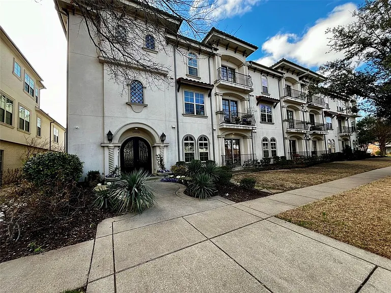 5808 McCommas Blvd #A105 — Photo 3