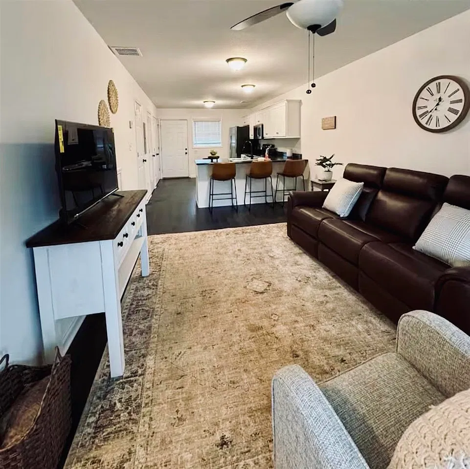 2 bed, 1000 sqft, $1,450 — Photo 4