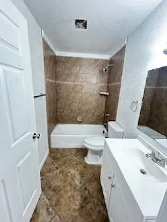 210 W Fox St — Photo 5