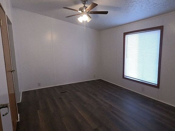5th image of 831 Sunset Blvd