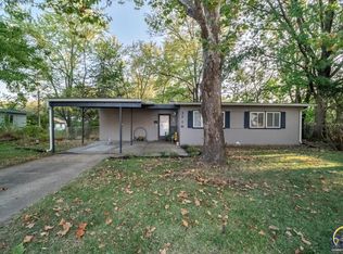 3719 SW 37th St, Topeka, KS 66614
