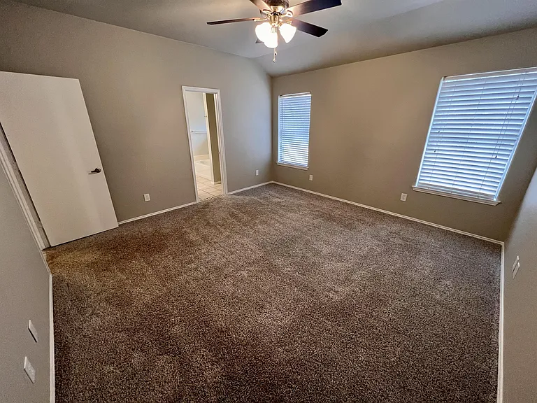 2805 Yorkfield Ct — Photo 16