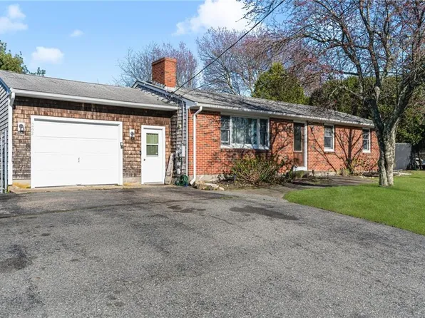 243 Turnpike Ave, Portsmouth, RI 02871