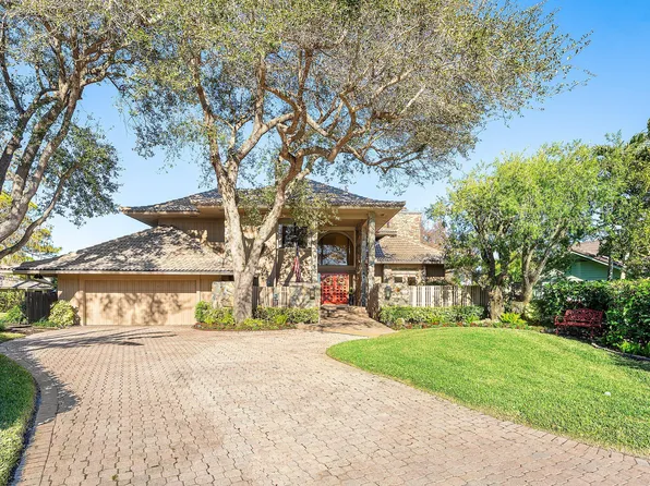 4 Sutherland Court, Palm Beach Gardens, FL 33418