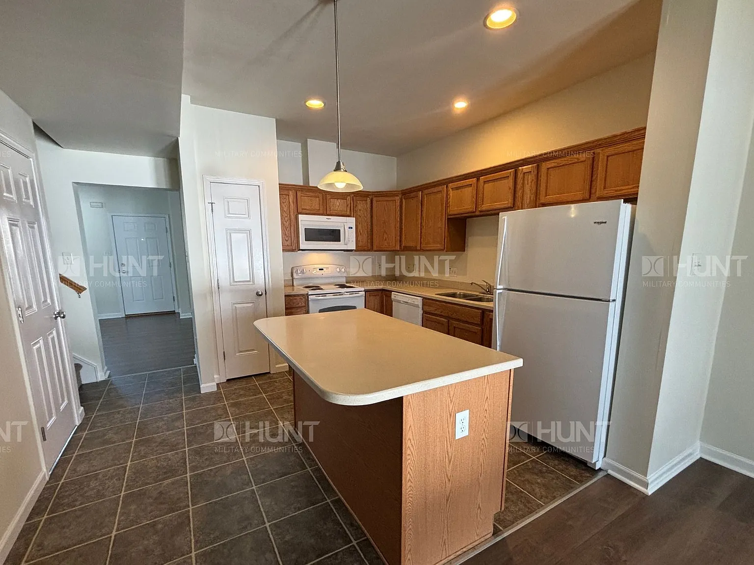 3 bed, 2.5 bath, 1708 sqft, $3,400 — Photo 4