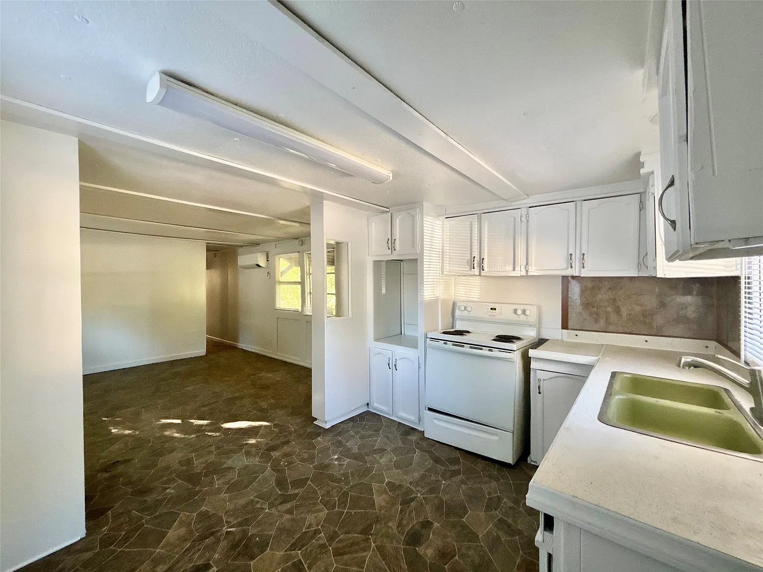 307 East Cates Street #400 - 1 — Photo 2