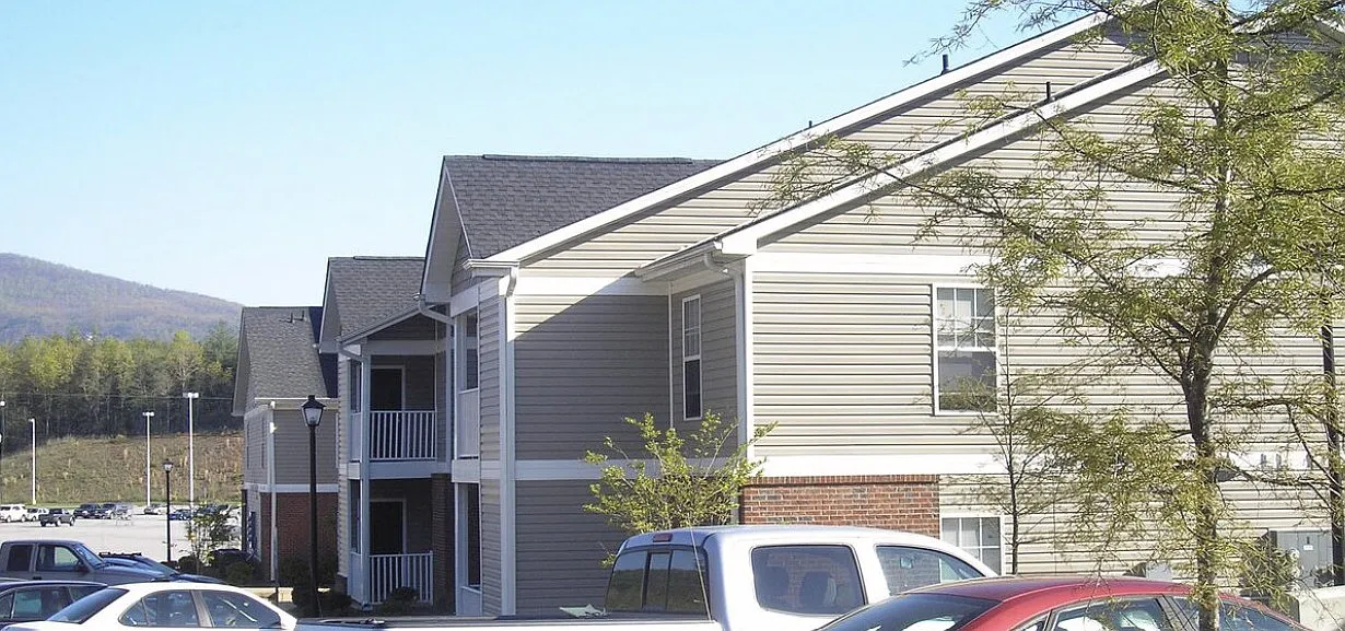 Lake Vista — Photo 2