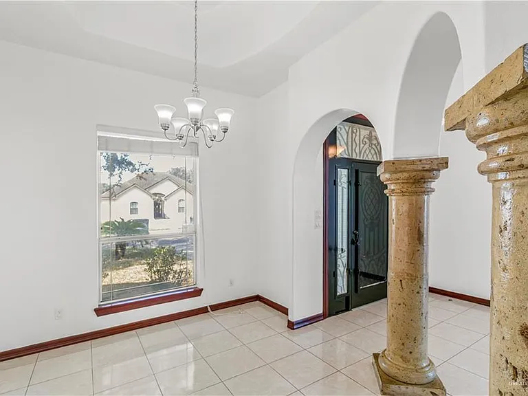 1108 N Boston College Dr — Photo 2