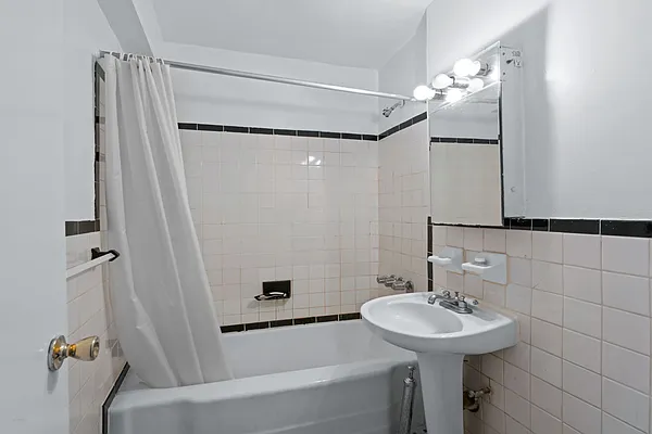 Rented by Oxford Property Group | media 18