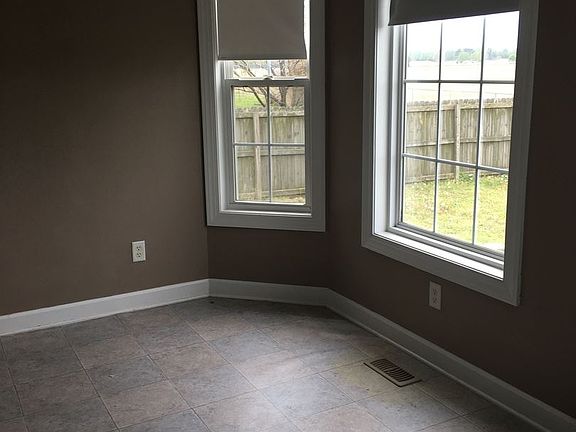 5th image of 127 Heron Dr