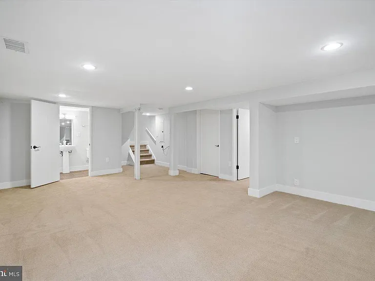 3213 Foxhall Rd NW — Photo 28