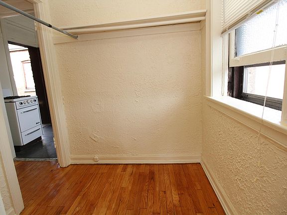 5th image of 3621 N Broadway St APT 3S