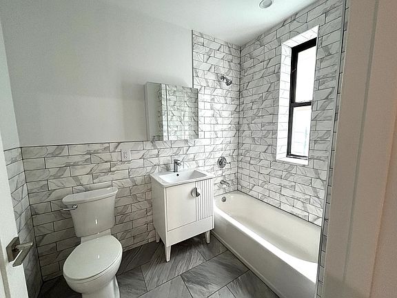 5th image of 550 Ocean Ave #2I