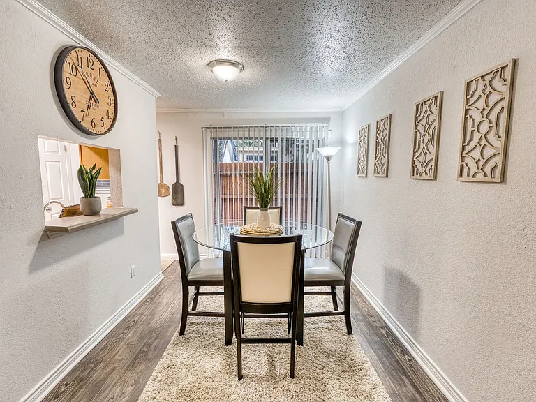 Le Montreaux Apartments — Photo 29
