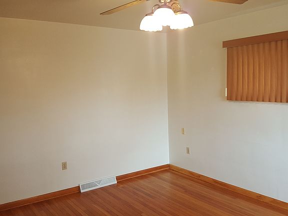 4th image of 110 Scharlotte Ave