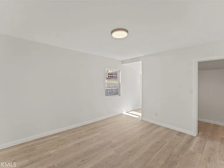 14722 Strathern St — Photo 25
