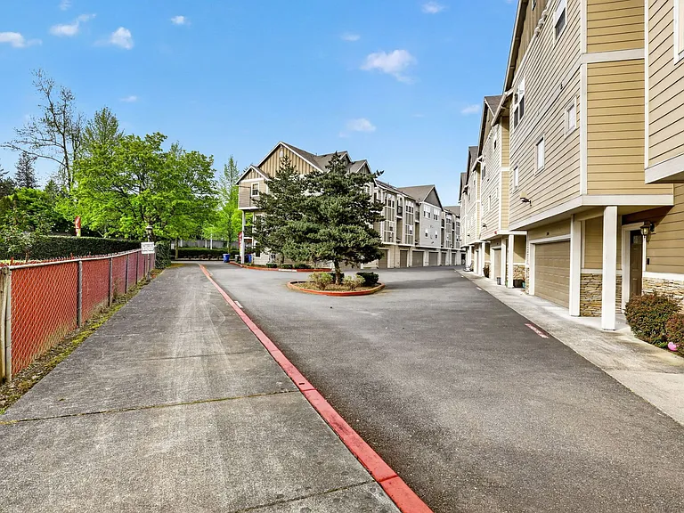 308-394 SW Eastman Pkwy — Photo 45