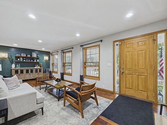 3rd image of 30 B St
