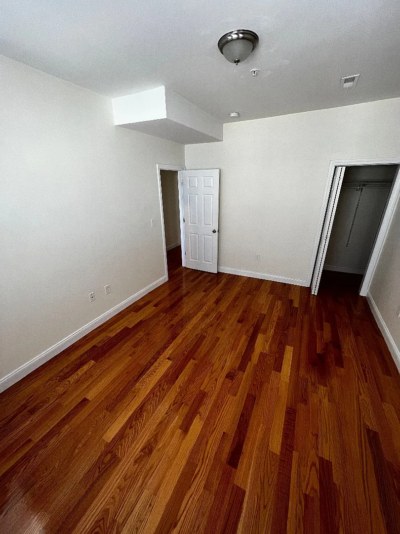 Unit Photo - 57 Woodford St #2