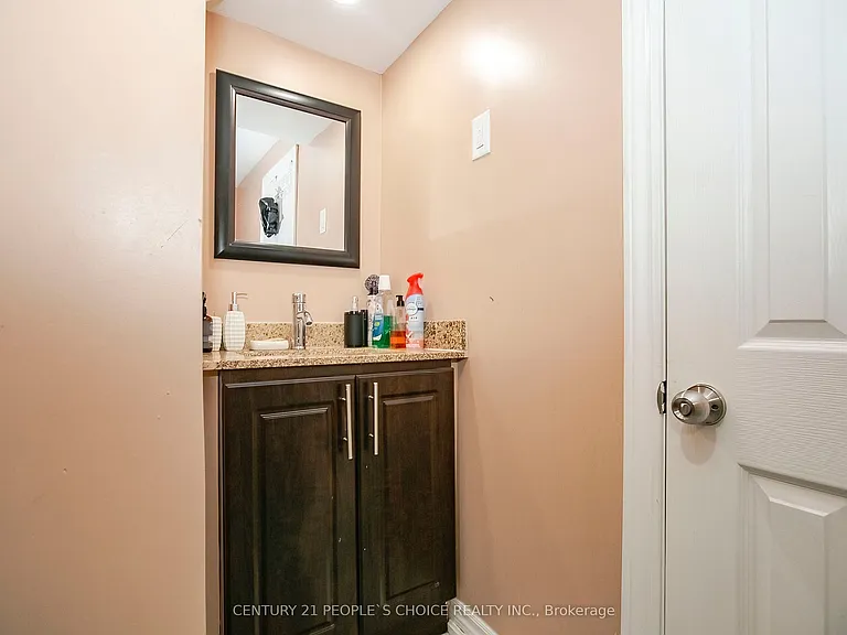 106 Winterfold Dr #LOWER — Photo 4