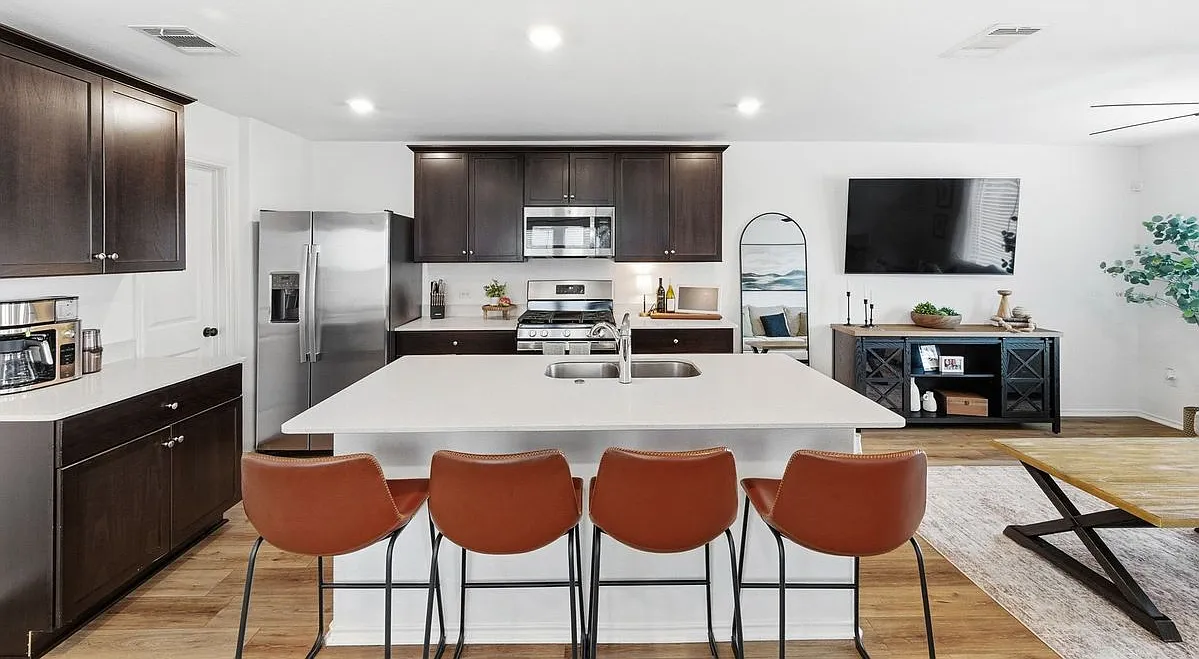 3 bed, 2.5 bath, 1646 sqft, $1,700 — Photo 3