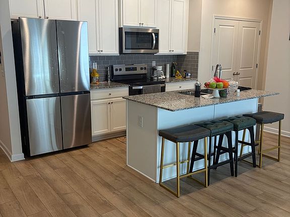 3rd image of 1173 Westhampton Way