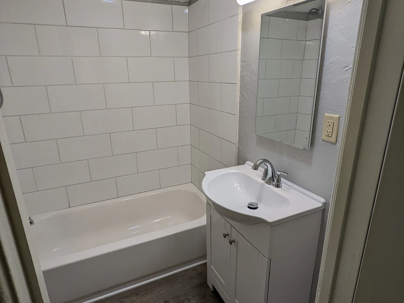 3 bed, 902 sqft, $1,950 — Photo 3