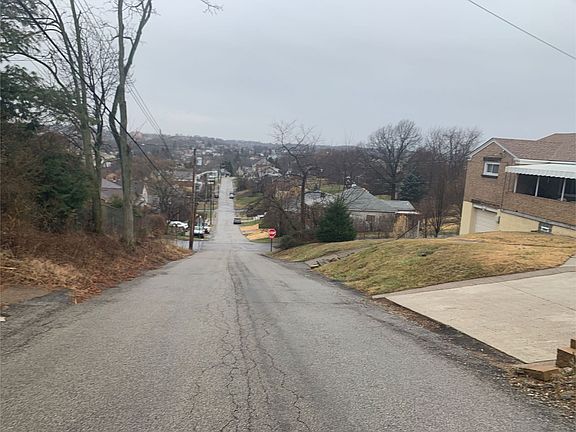 5th image of 410 Elm St